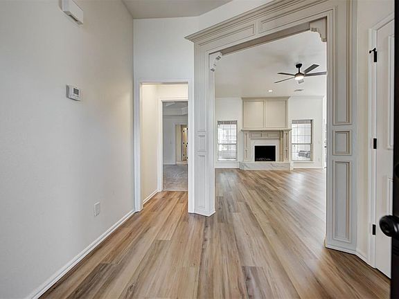 5th image of 9216 Lakecrest Dr