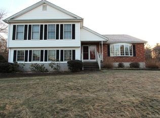 90 Squires Dr, Southington, CT 06489
