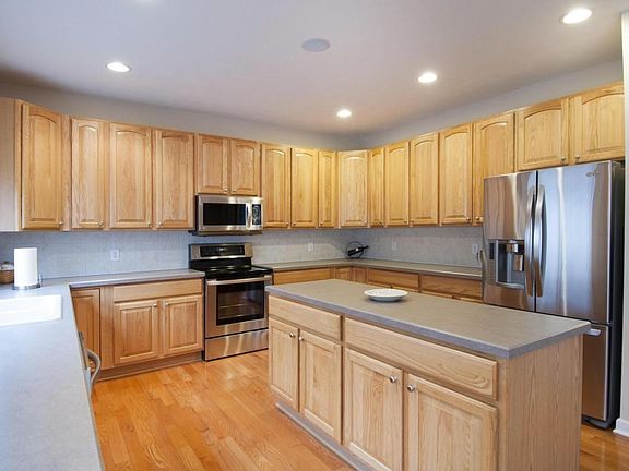 5th image of 947 Maketewah Dr