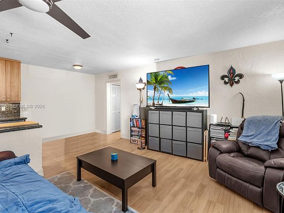 3rd image of 1423 Holly Heights Dr APT 18