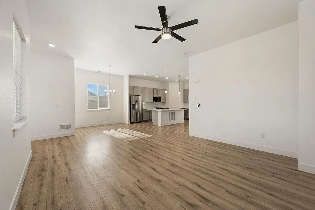 5093 McKinnon Ct — Photo 4