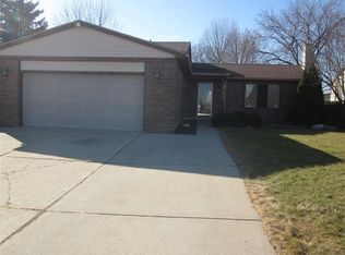 47663 Valleybrook Dr, Chesterfield, MI 48051