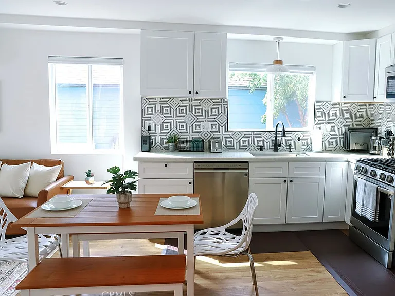 1219 N Alexandria Ave — Photo 15