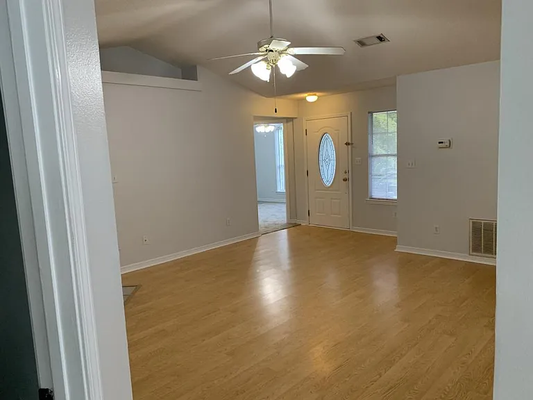 1475 Stanford Rd — Photo 3