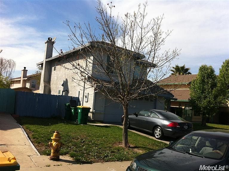 2nd image of 2195 Royal St