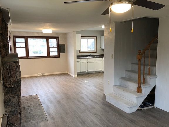 5th image of 1 E Willow Dr