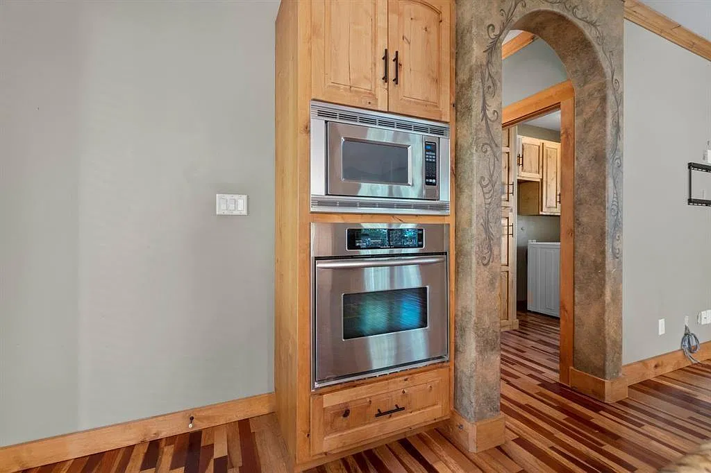 4 bed, 2.0 bath, 2655 sqft, $3,800 — Photo 4