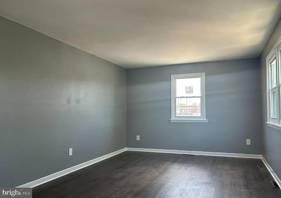 32 Edgewater Ave — Photo 2