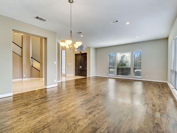 5th image of 110 Lake Trail Dr