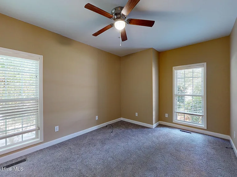 1140 Greenbriar Dr — Photo 23