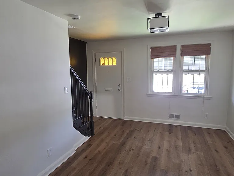 335 N Grantley St — Photo 7