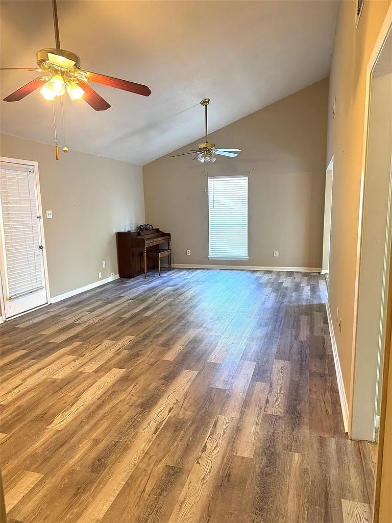 3001 Brook Dr — Photo 3
