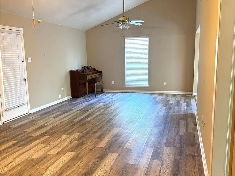 3001 Brook Dr — Photo 3
