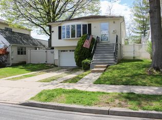 606 Rockaway St, Staten Island, NY 10307