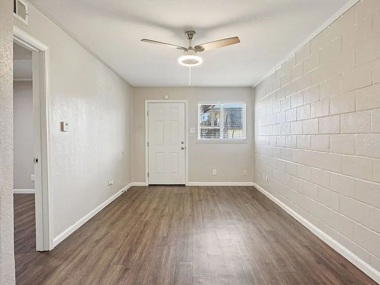 Loft on Louise — Photo 21