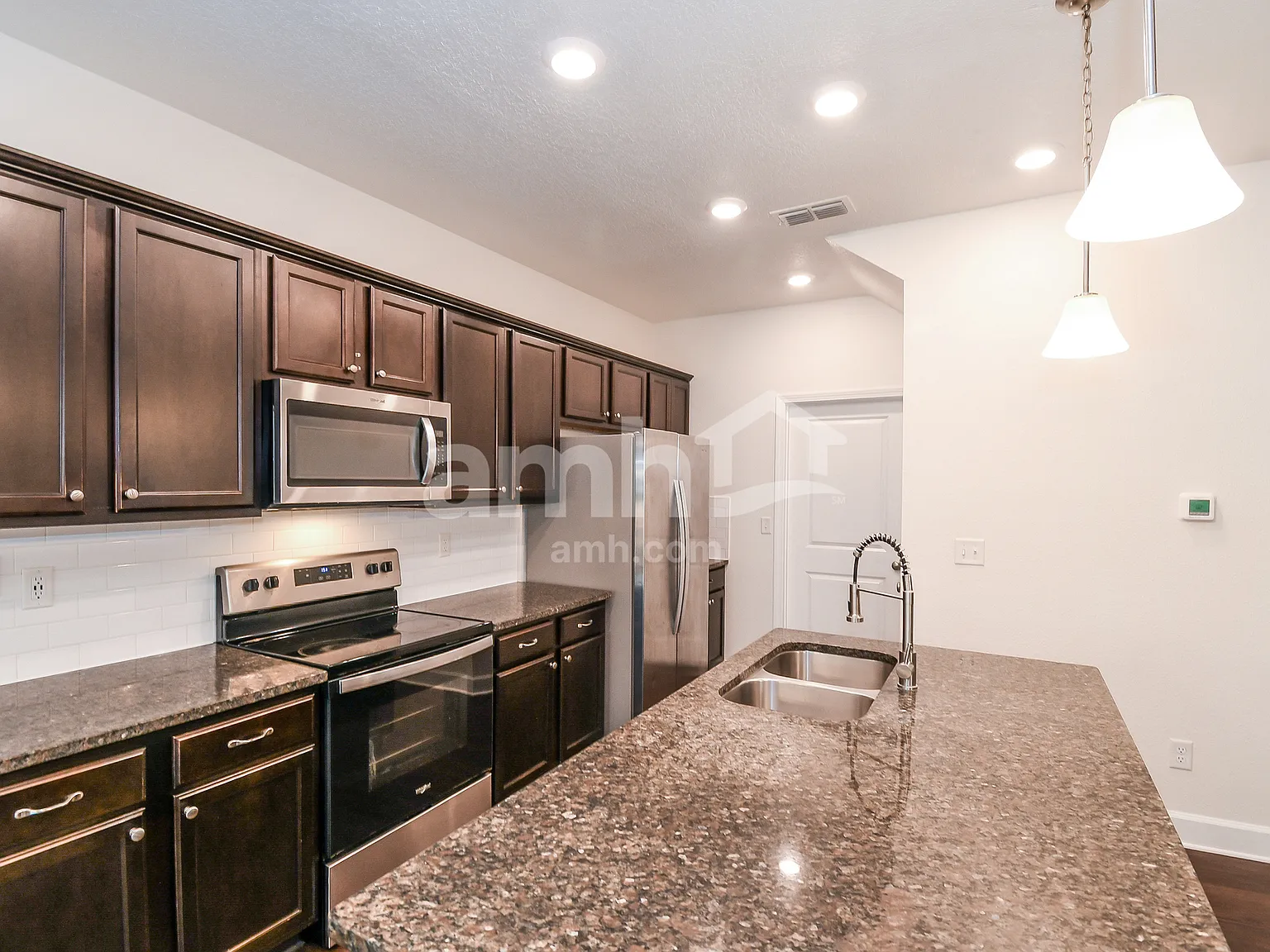 3 bed, 2.5 bath, 1838 sqft, $2,245 — Photo 4