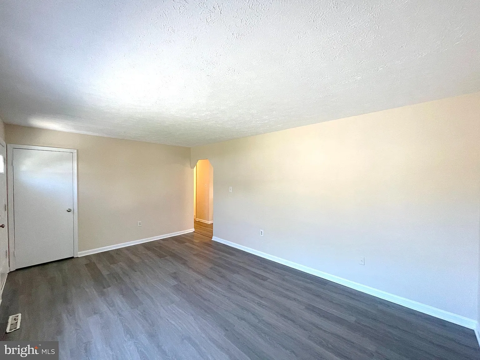 3 bed, 3.0 bath, 2208 sqft, $2,195 — Photo 4