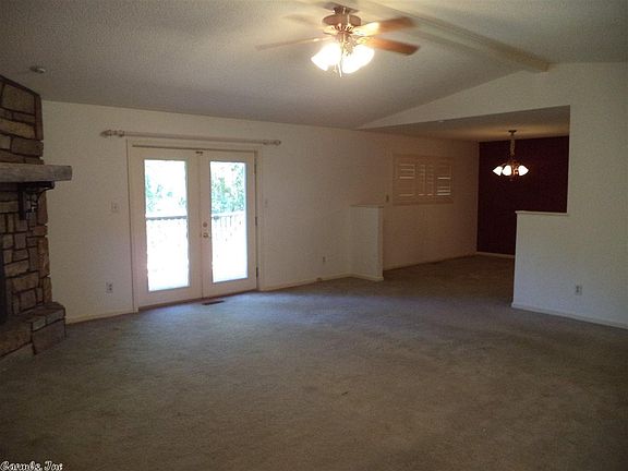 3rd image of 221 McMahan Dr
