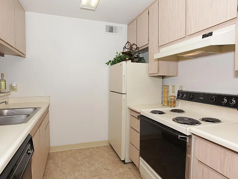 5150 N Valentine Ave — Photo 28