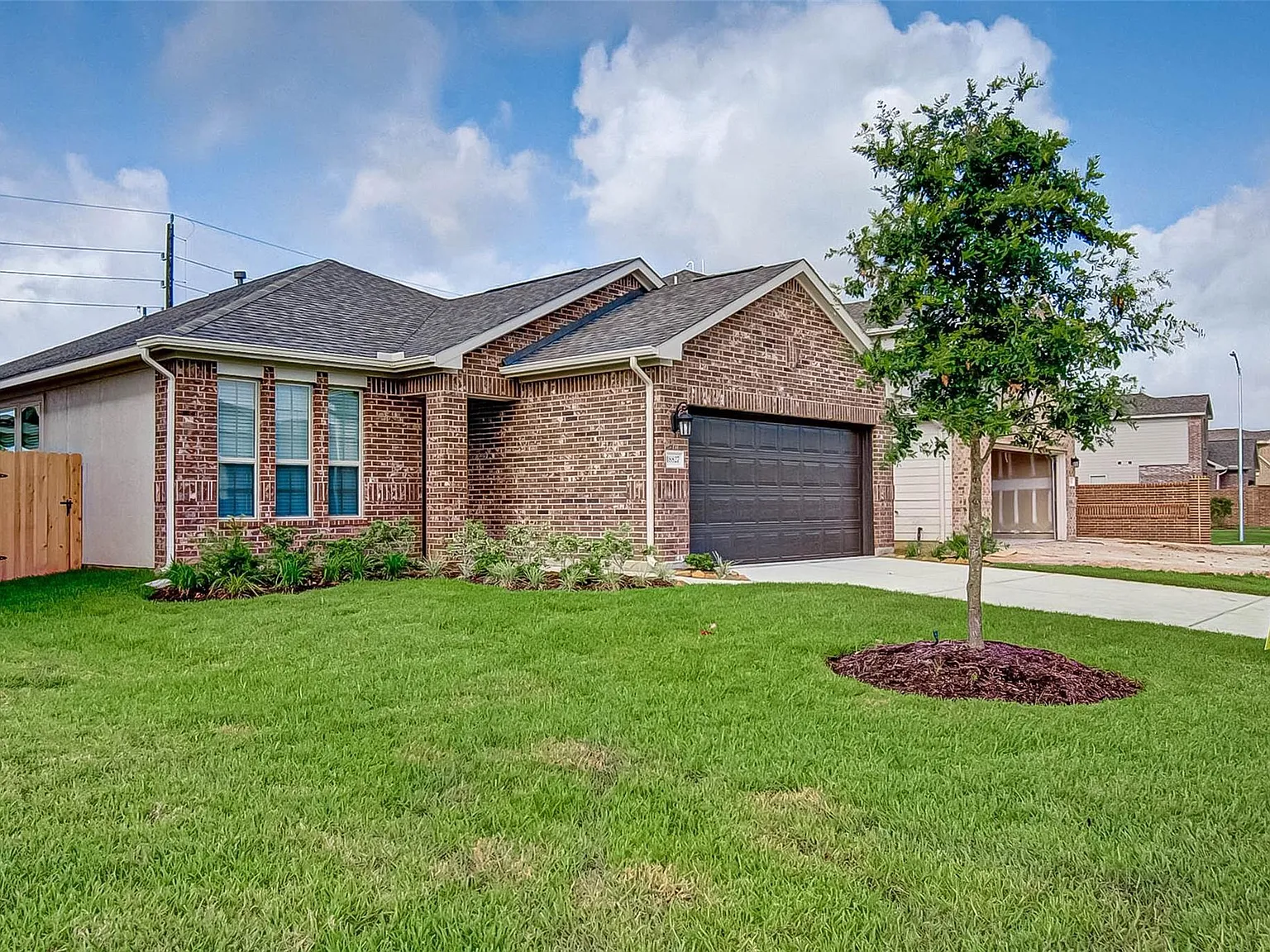3 bed, 2.0 bath, 1797 sqft, $2,300 — Photo 2