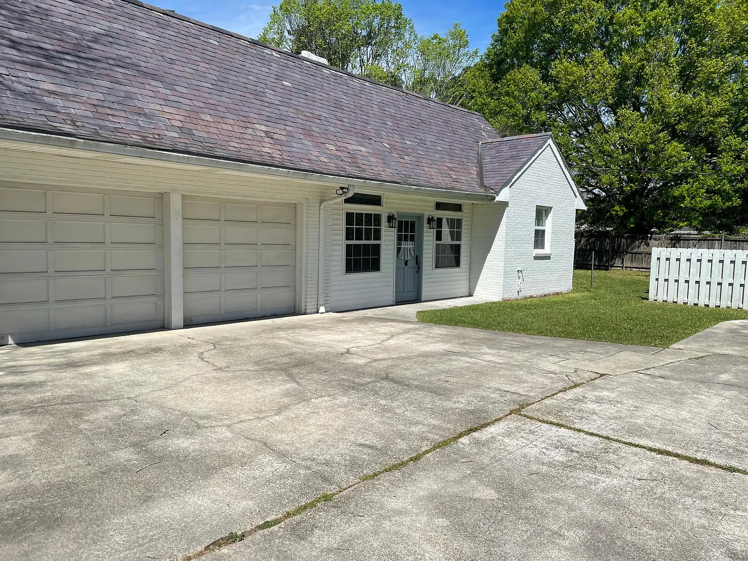 155 Rodney Dr — Photo 2