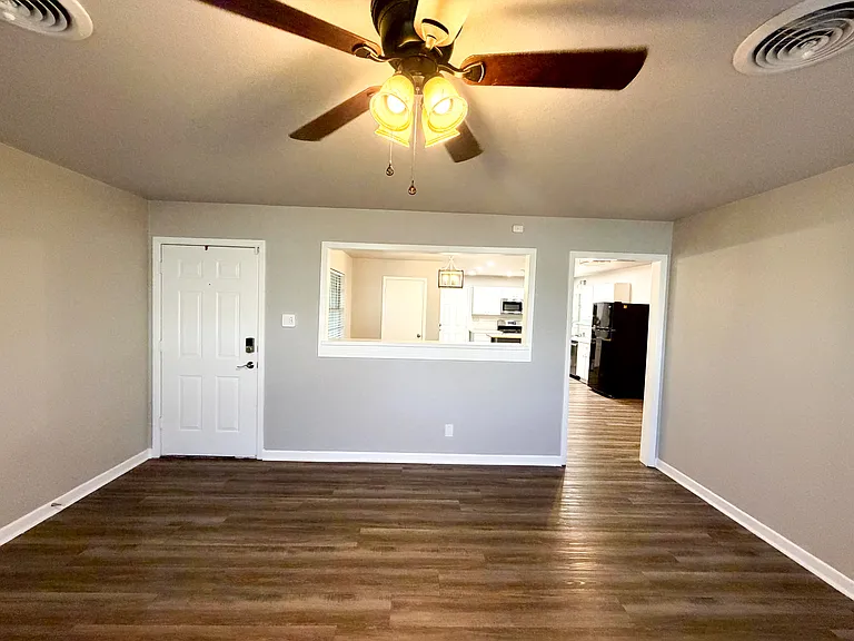 1204 Chippendale Dr — Photo 3