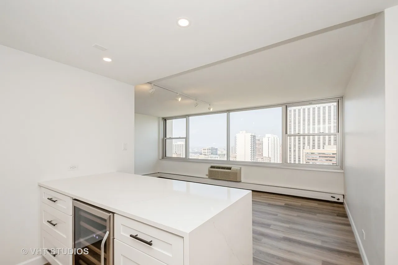 2 bed, 870 sqft, $3,250 — Photo 3