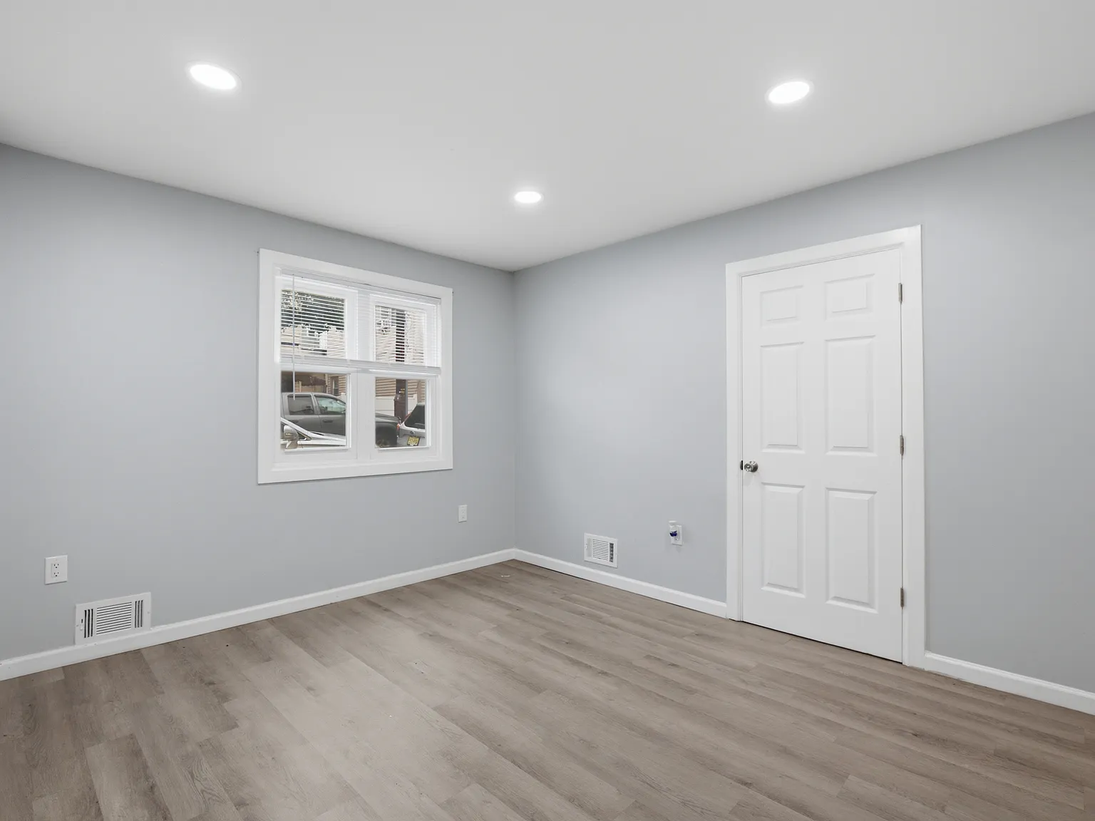2 bed, 800 sqft, $2,300 — Photo 4