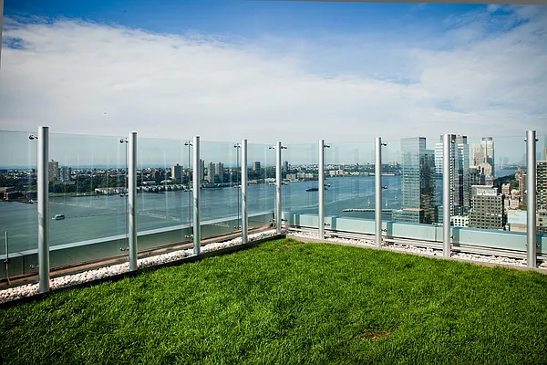 Rented by The Durst Organization | media 26