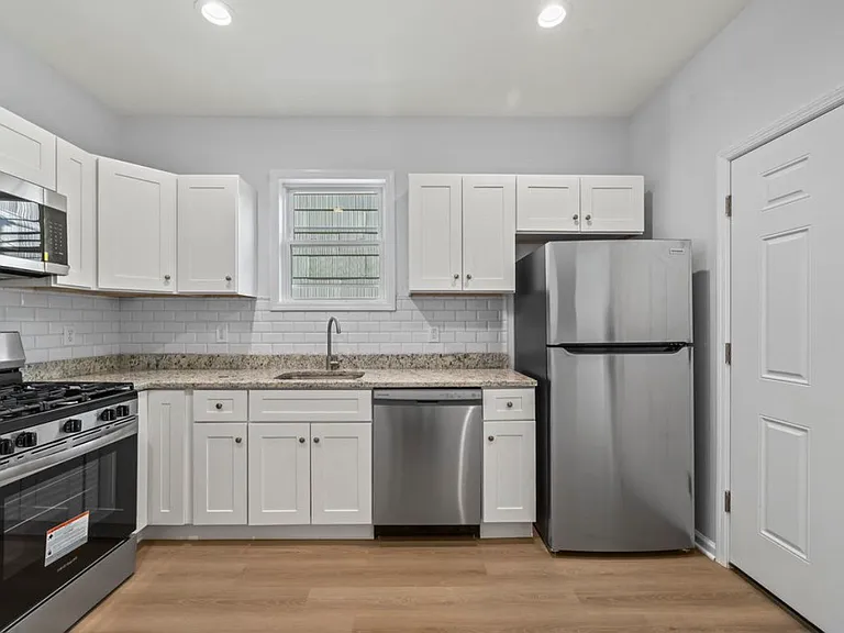 18 Charles St #1 — Photo 1