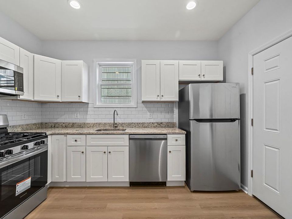 1st image of 18 Charles St #1