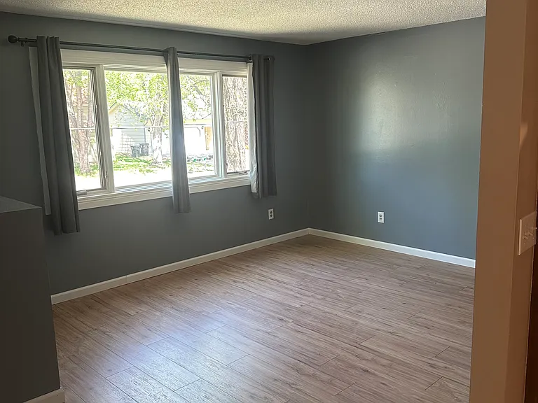 410 Martin Ave — Photo 5