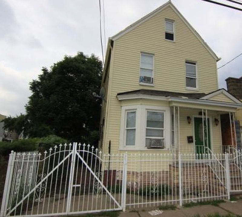 2nd image of 649 S 10th St