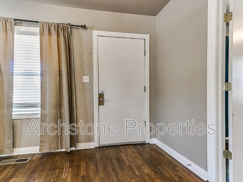 2 bed, 1.0 bath, 1066 sqft, $1,500 — Photo 2