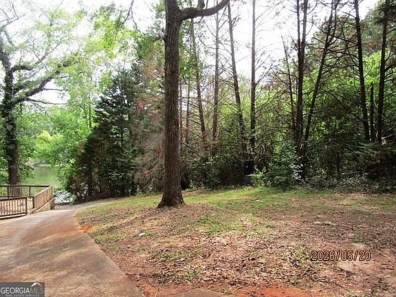 2nd image of 729 N Lake Dr