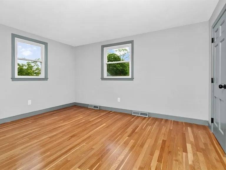 29 Harbor St — Photo 18