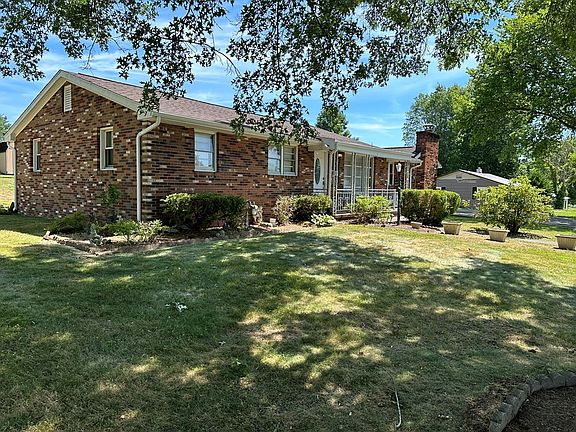 3rd image of 819 Connie Ave