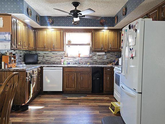 3rd image of 717 Hillcrest Dr