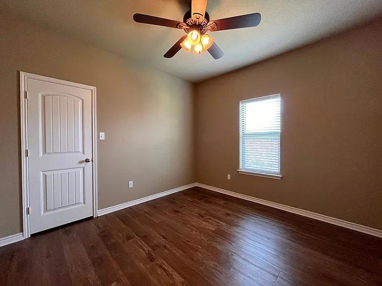3037 Breton St — Photo 22
