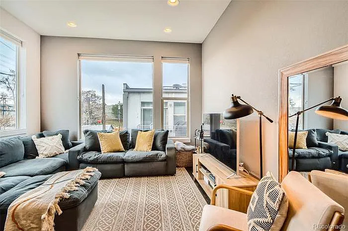 1020 W 37th Ave #1020 — Photo 11