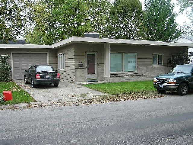 1st image of 128 Elm Dr