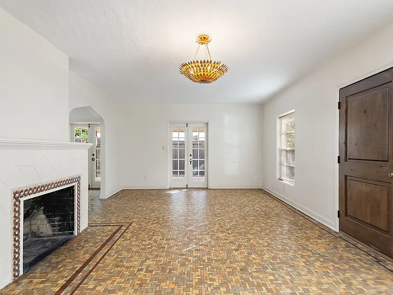 437 Richmond St — Photo 2
