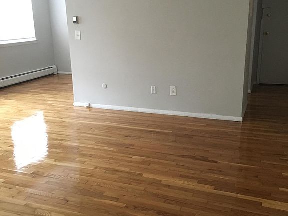 4th image of 68 Barclay Plz APT 4