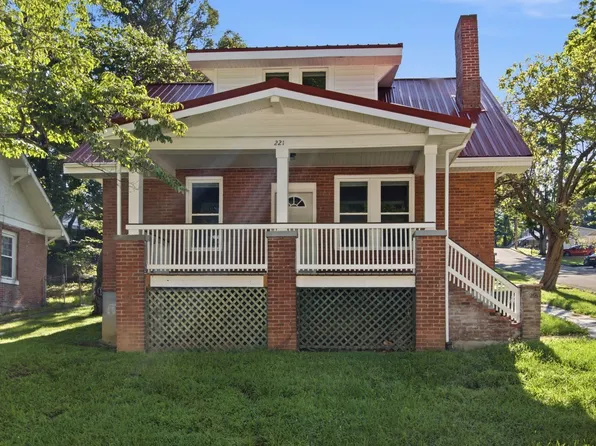 221 S Washington Ave, Pulaski, VA 24301