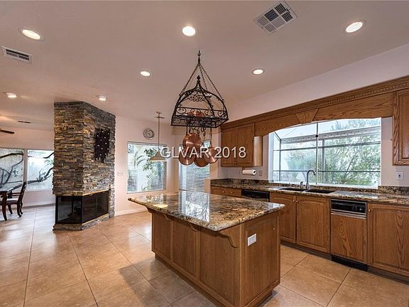 3rd image of 8100 Pacific Cove Dr