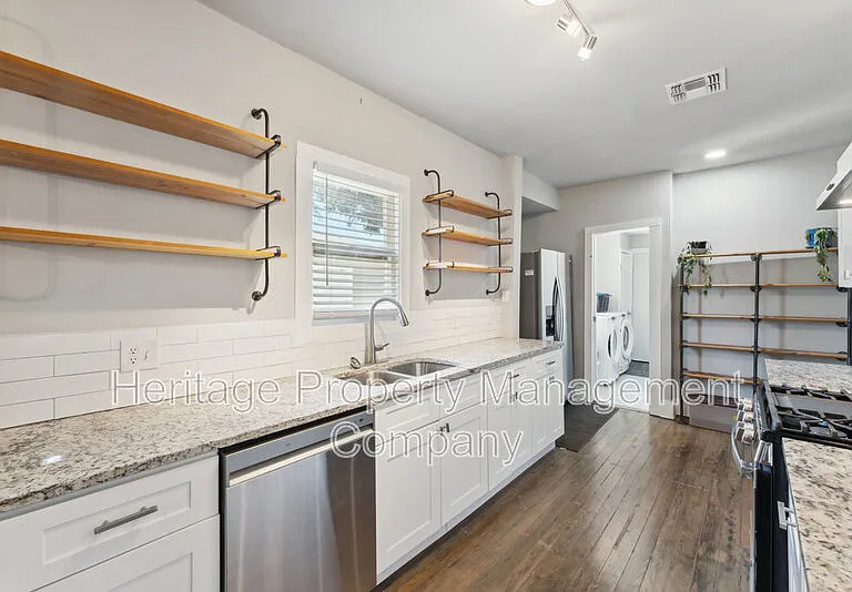 1031 Schley Ave — Photo 27
