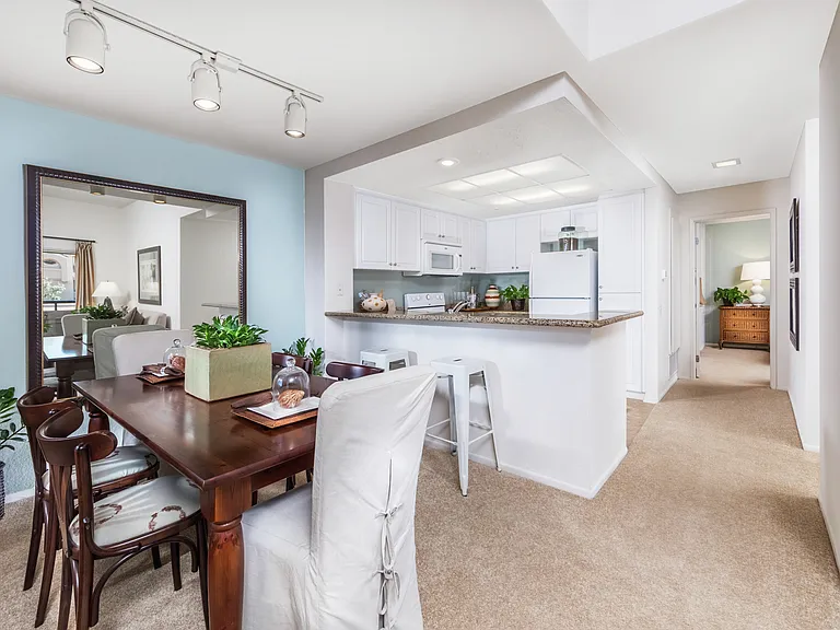 San Remo Villa Apartment Homes — Photo 3
