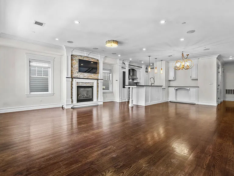 161 Tudor St #4 — Photo 1