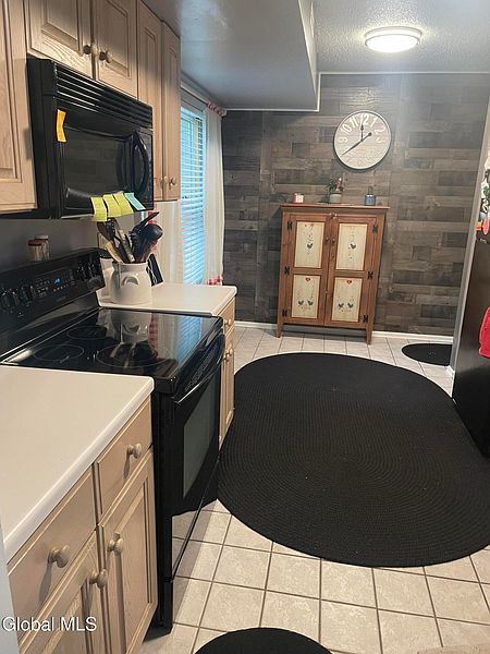 4th image of 20 Tiffany Drive