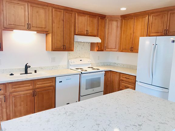 4th image of 683 Grand Coulee Ave APT 1